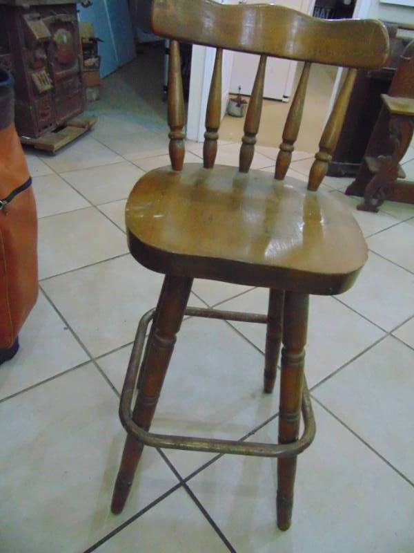 lot 3067 image: Wooden Bar Stool