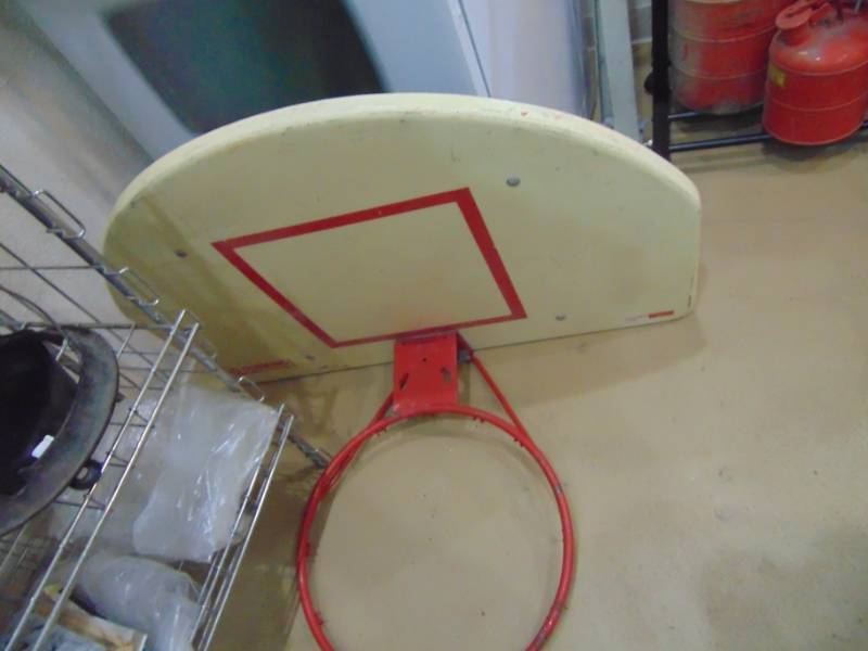 lot 3070 image: Basketball Goal