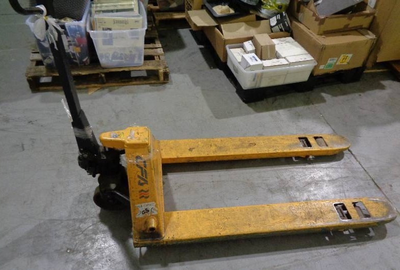 lot 1140 image: Pallet Jack