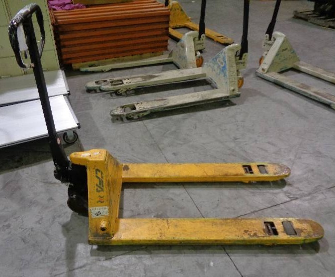 lot 1143 image: Pallet Jack