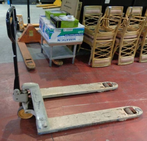 lot 1145 image: Pallet Jack