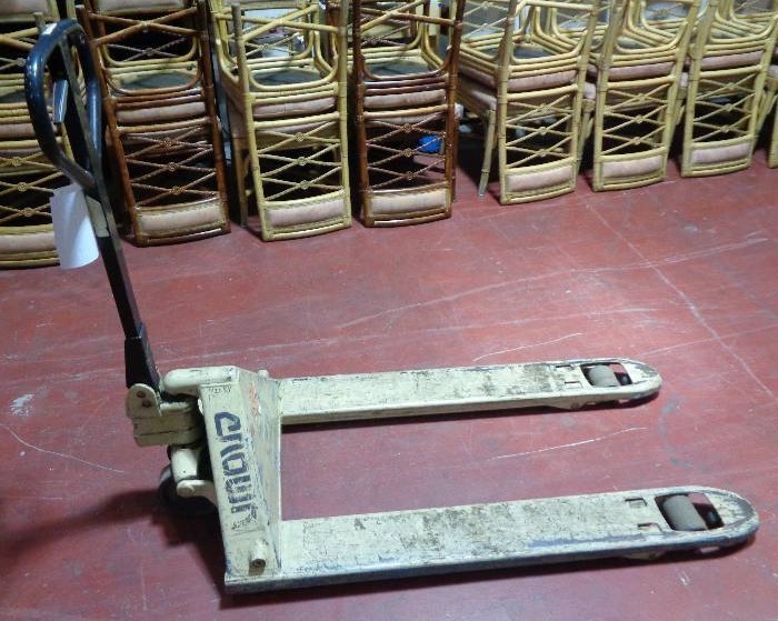 lot 1151 image: Pallet Jack