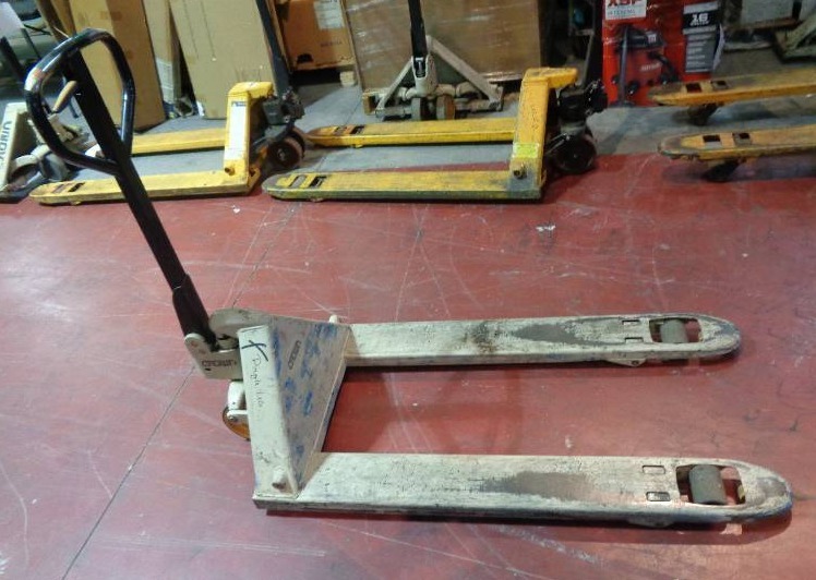 lot 1155 image: Pallet Jack
