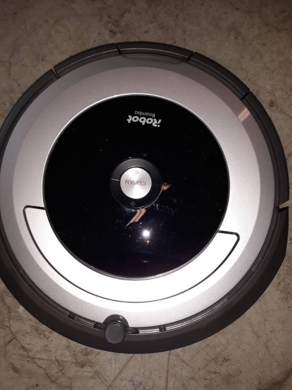 lot 7470 image: Roomba 690 Wif-Fi Connected Vacuuming Robot, Light Silver