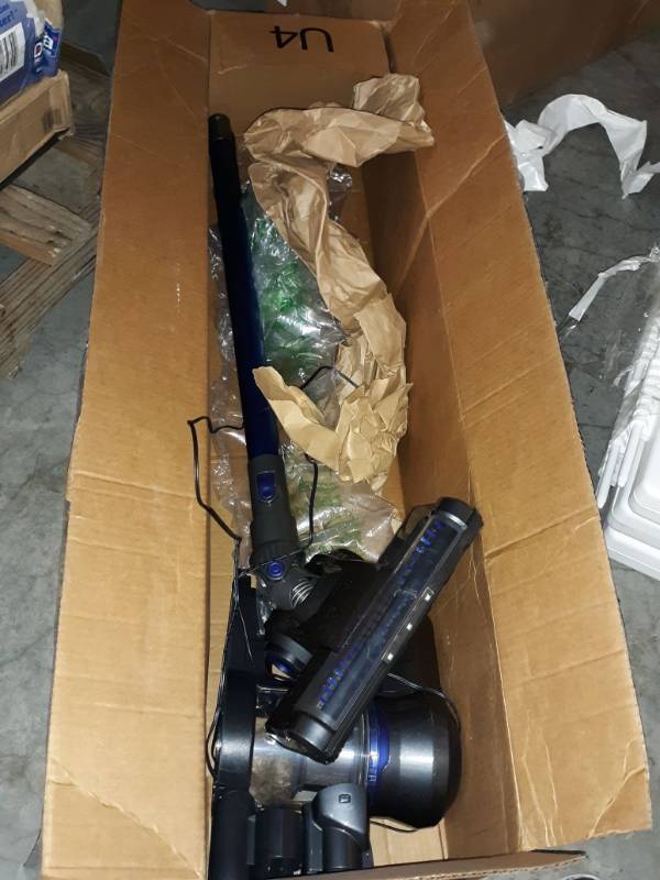 lot 10198 image: Cordless Vacuum Cleaner, 18KPa Super Suction Pet Hair Eraser, 4 in 1�Cordless Stick Vacuum, Convenient& Easy Empty Dirt Bin, 35Min Long-lasting