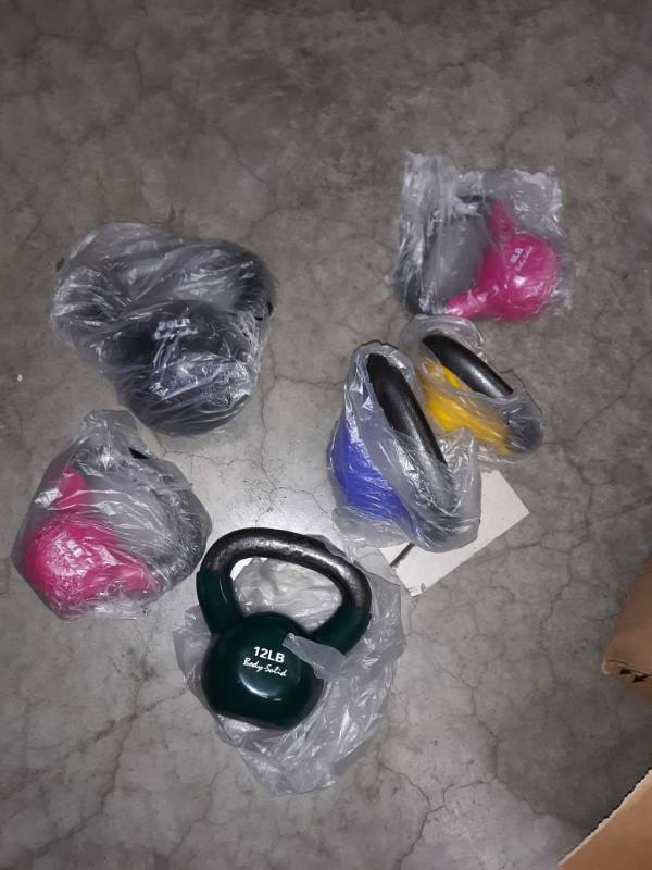lot 10231 image: Body-Solid Vinyl Coated Kettle Bell Set