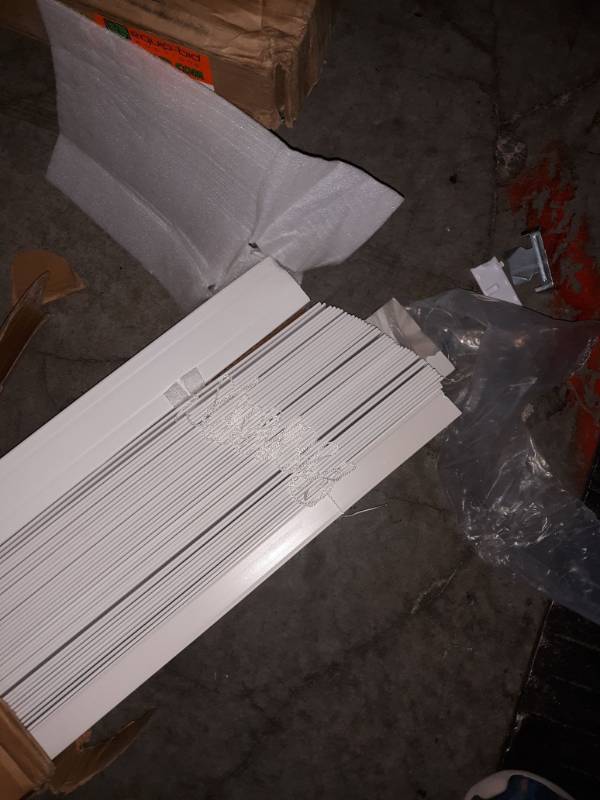 lot 10242 image: Us Cordless blinds