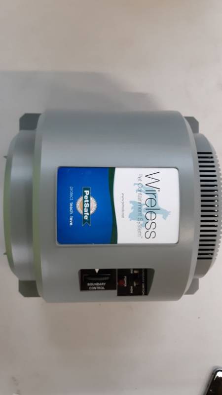 lot 10655 image: PetSafe Wireless Pet Containment System Kit, Batteries Not Included
