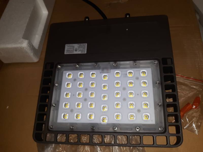 lot 3410 image: 100 watt outdoor shoebox light fixture (part no 3936WH)