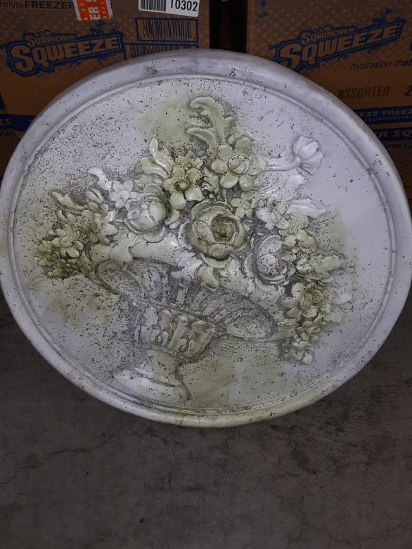 lot 3426 image: Decorative flower frame