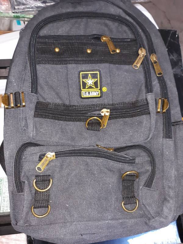 lot 8871 image: 18  black canvas backpack us army
