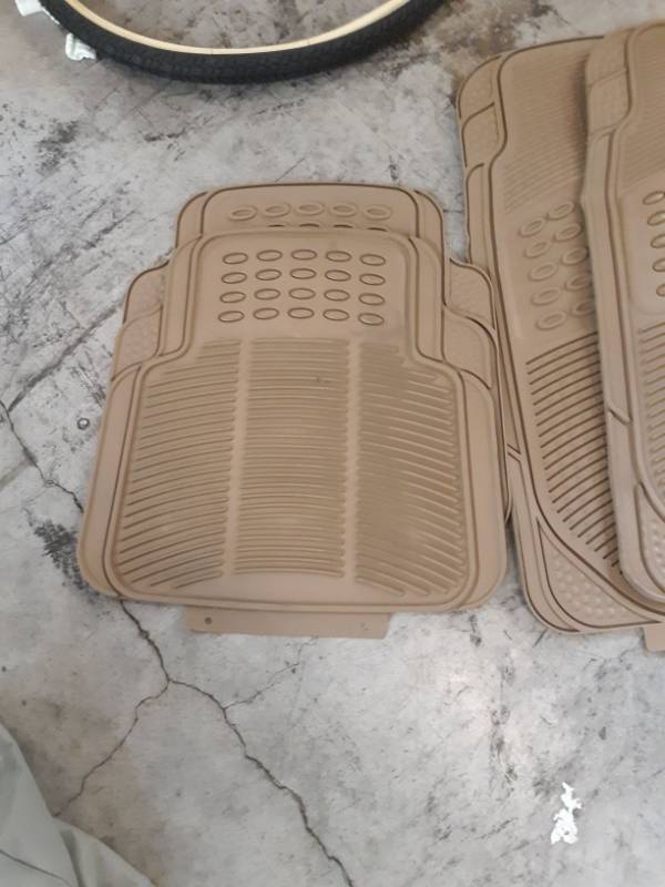 lot 9677 image: Car Mats