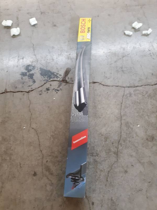lot 9688 image: Smart Bosch AeroTwin Front Wiper Blades Pair 600550mm 24 22 A294S 2007