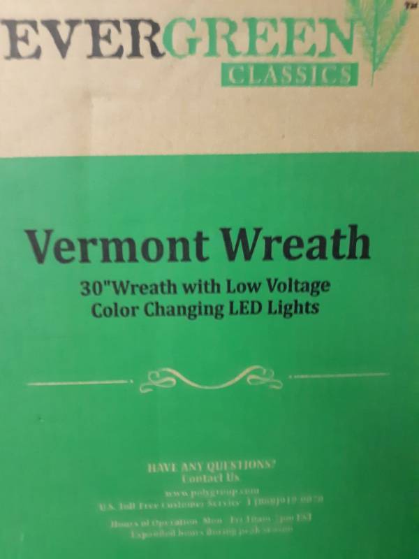 lot 10368 image: Evergreen Classics Vermont Color Changing 30  Christmas Wreath