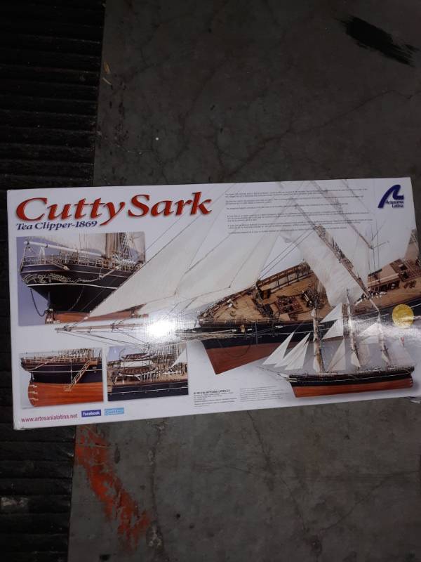 lot 10432 image: Artesan�a Latina Wooden Model Ship Cutty Sark Tea Clipper 184