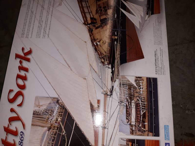 lot 10433 image: Artesan�a Latina Wooden Model Ship Cutty Sark Tea Clipper 184