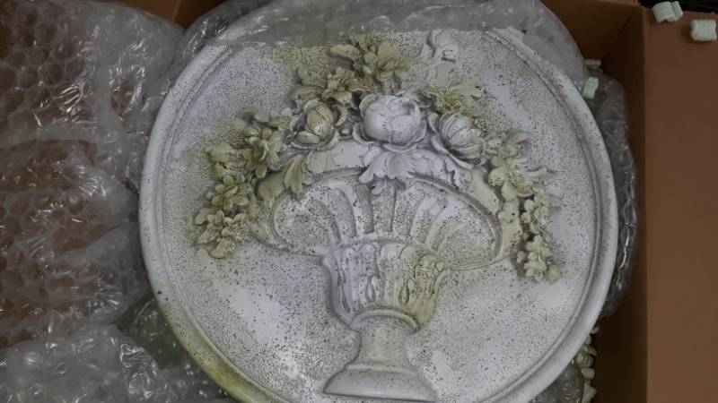 lot 10827 image: Outdoor Aged Classic Hanging Decor