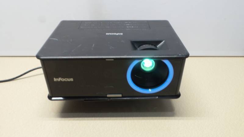 lot 1271 image: InFocus IN2112 Projectors
