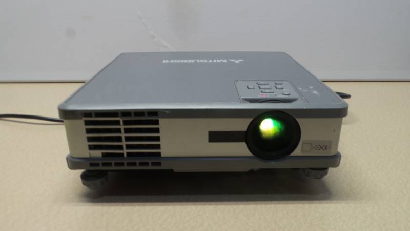 lot 1273 image: Mitsubishi XL5U Projector