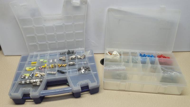 lot 1275 image: Lot of misc electronic components