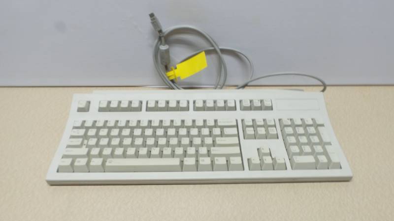 lot 1241 image: Vintage HP Keyboard