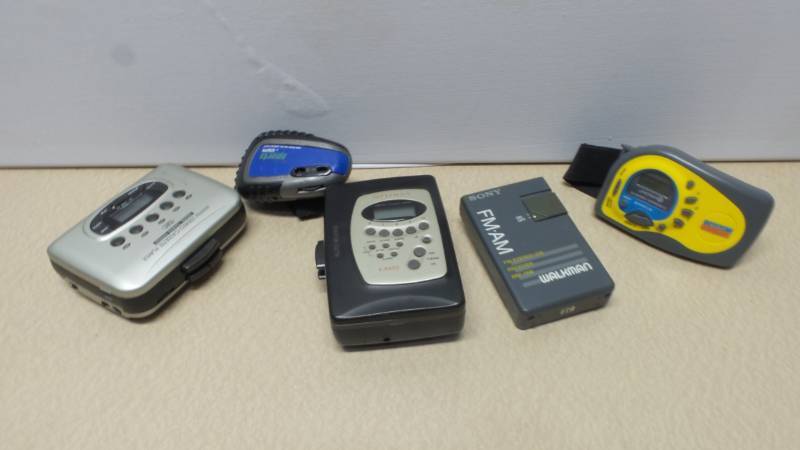 lot 1245 image: Lot of 5 FM-AM radios