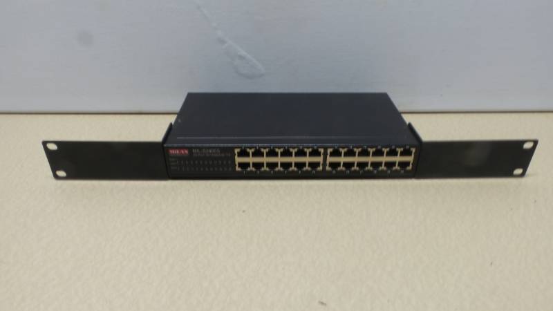 lot 1253 image: Milan 24 Port 10100 Base-TX Model MIL-S2400S