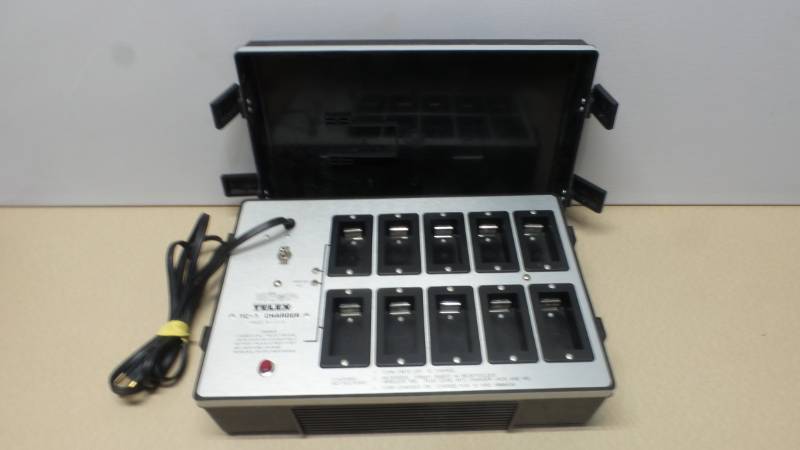lot 1254 image: Telex TC-1 Charger