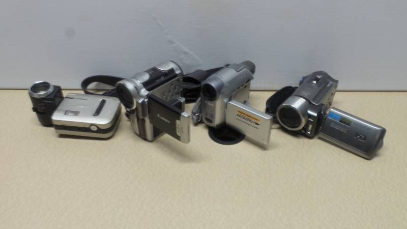 lot 1269 image: Lot of 4 Camcorders