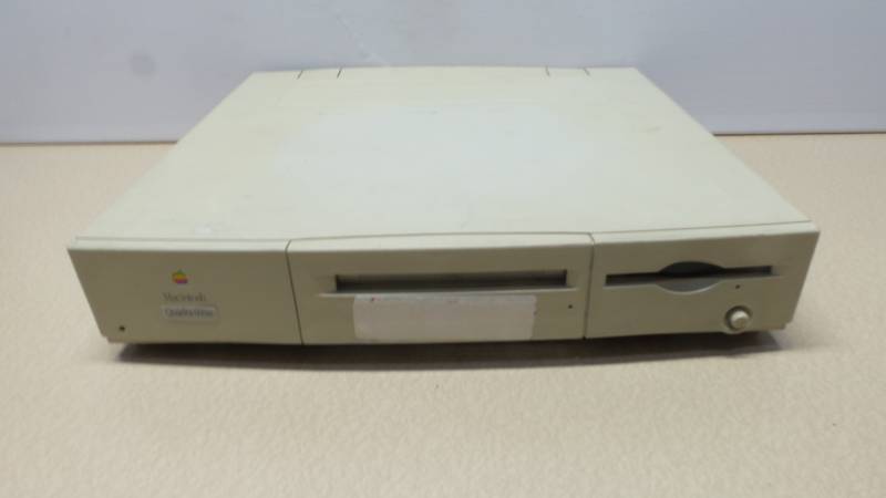lot 6304 image: Macintosh Quadra 660w