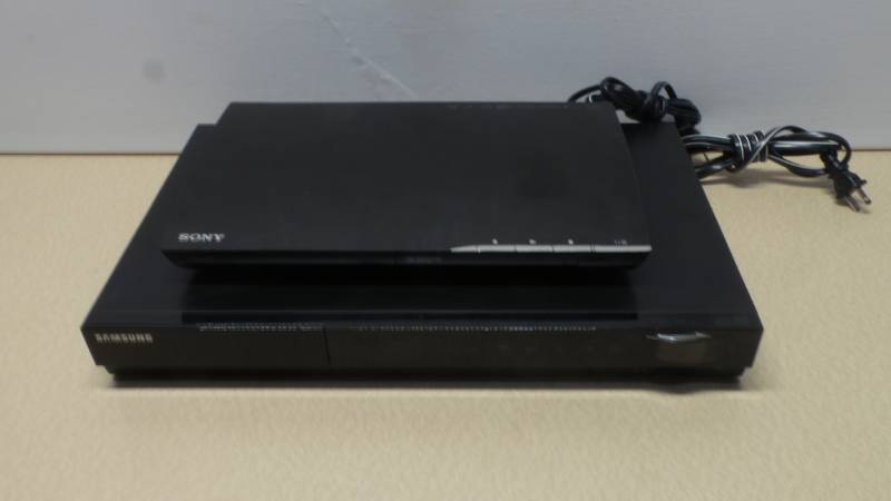 lot 6313 image: Lot of 2 dvd players