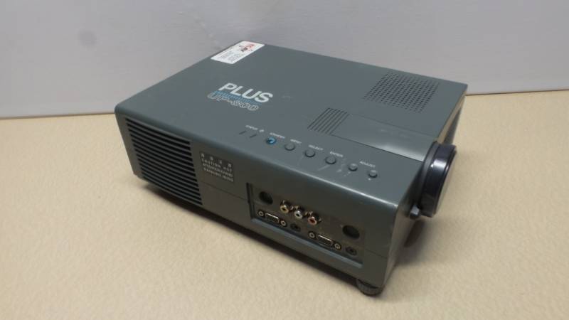 lot 6325 image: Plus UP-800 Projector