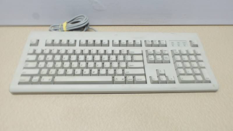 lot 6329 image: Vintage Apple Keyboard