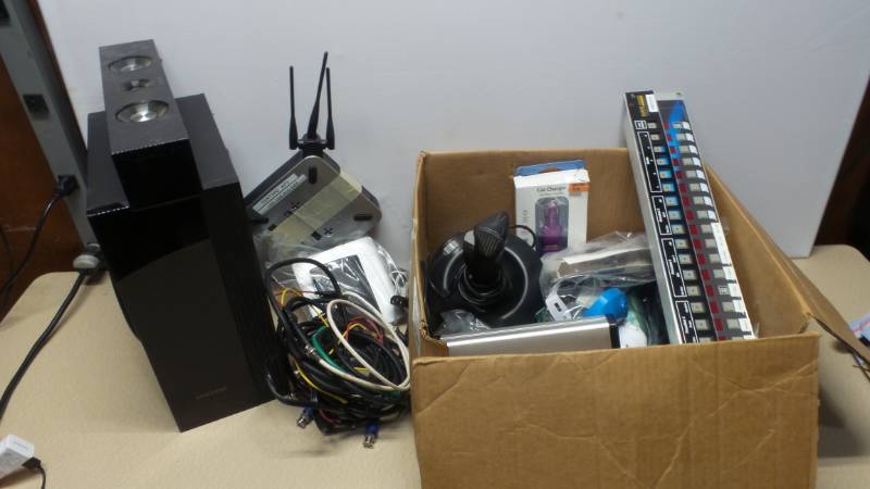lot 6364 image: Lot of misc electronics