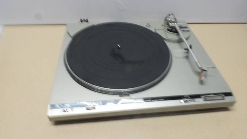 lot 6388 image: Technics SL-B200 Frequency Generator Servo Automatic Turntable System