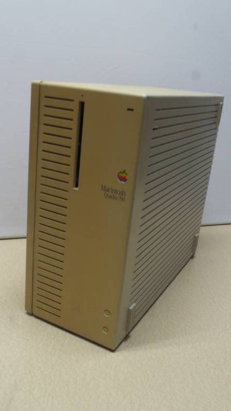 lot 6346 image: Macintosh Quadra 700