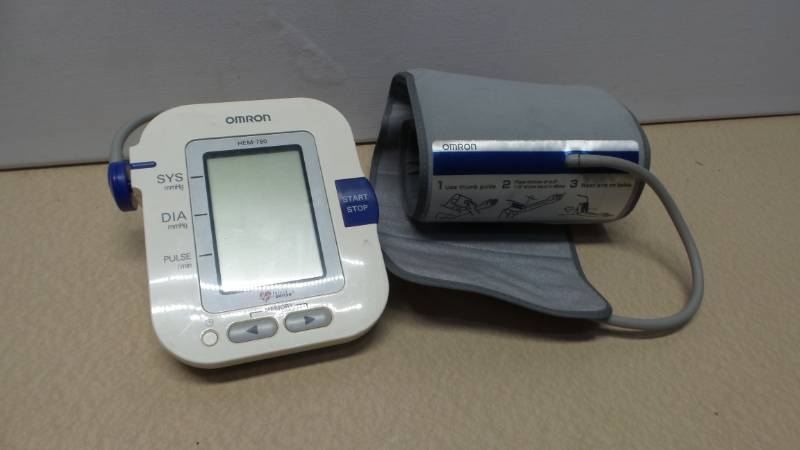 lot 6359 image: Omron blood pressure device