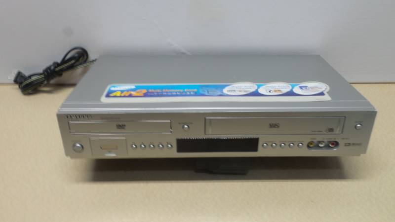 lot 6316 image: Samsung DVD & VHS player