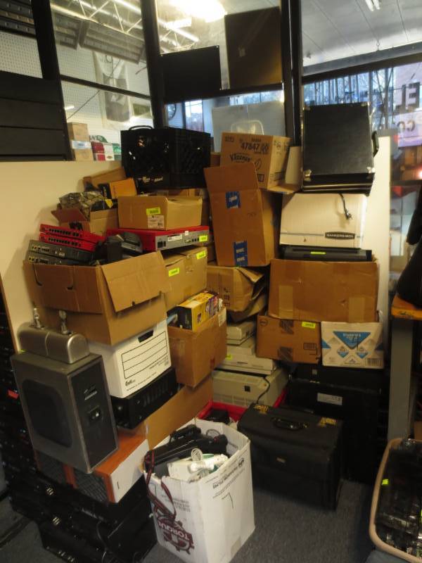 lot 6390 image: Huge lot of misc items