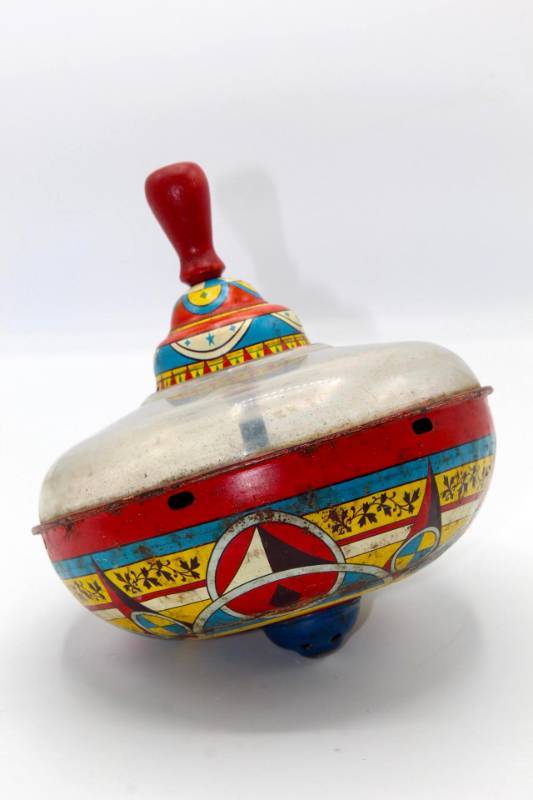 lot 1822 image: Antique Metal Top Spinner