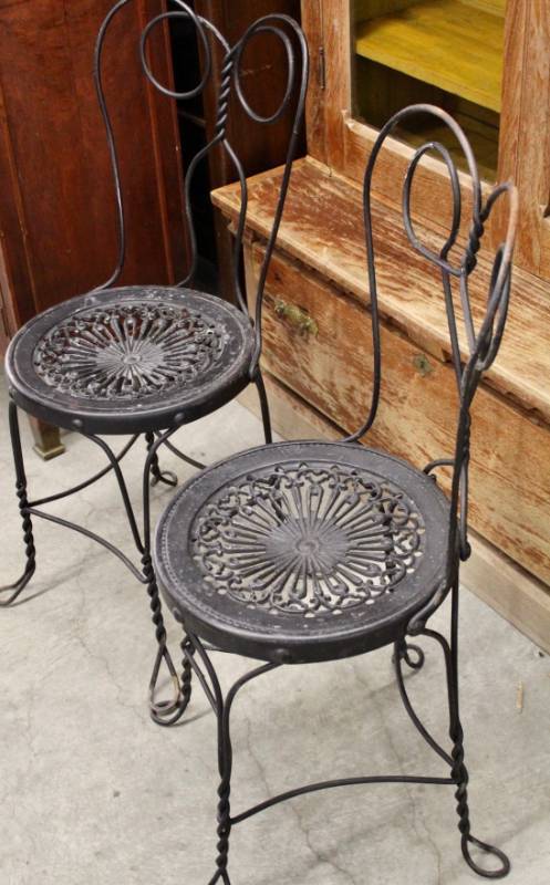 lot 1798 image: Pair of Black Wrought Iron Parlor Seats