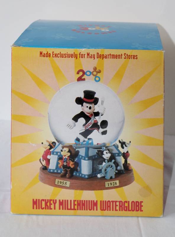 lot 1825 image: Disney Mickey Musical Millennium Water Globe