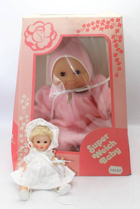 lot 1860 image: Gotz Super Weich Baby wbox and Vogue Ginny Dolls Crib Crowd Baby Love wtag