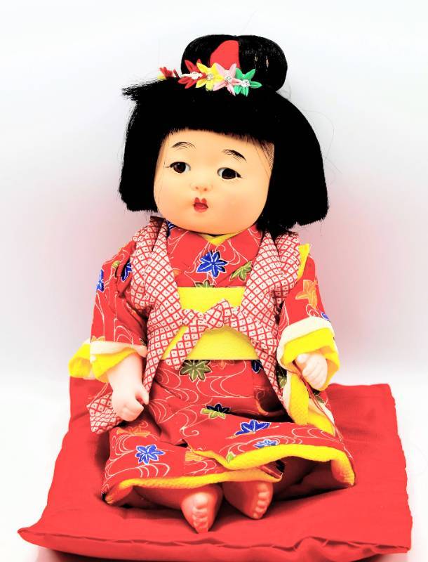 lot 1875 image: Ichimatsu Japanese Singing Doll with Mat and Original Box
