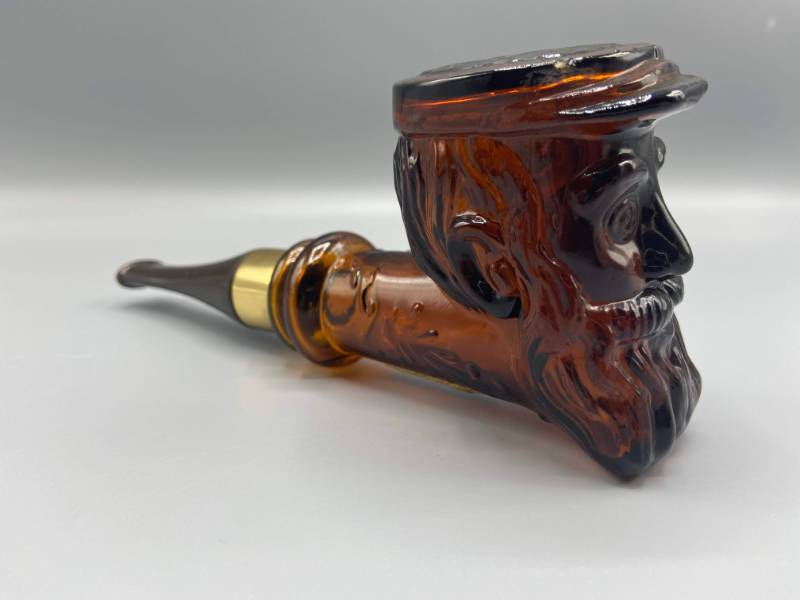 lot 1919 image: Vintage Avon 1974 Collectors Pipe