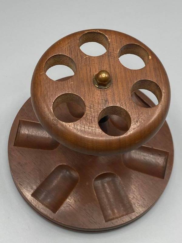 lot 1920 image: Vintage Solid Wood 6 Pipe StandHolder
