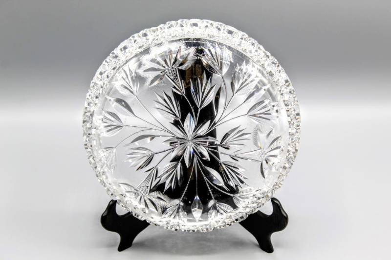 lot 1903 image: Beautifully Etched Crystal Bowl  8 wide x 2.5 tall