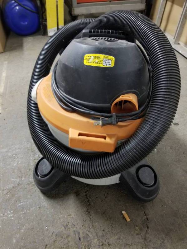 lot 2103 image: Ridgid 6 Gallon WetDry Vac