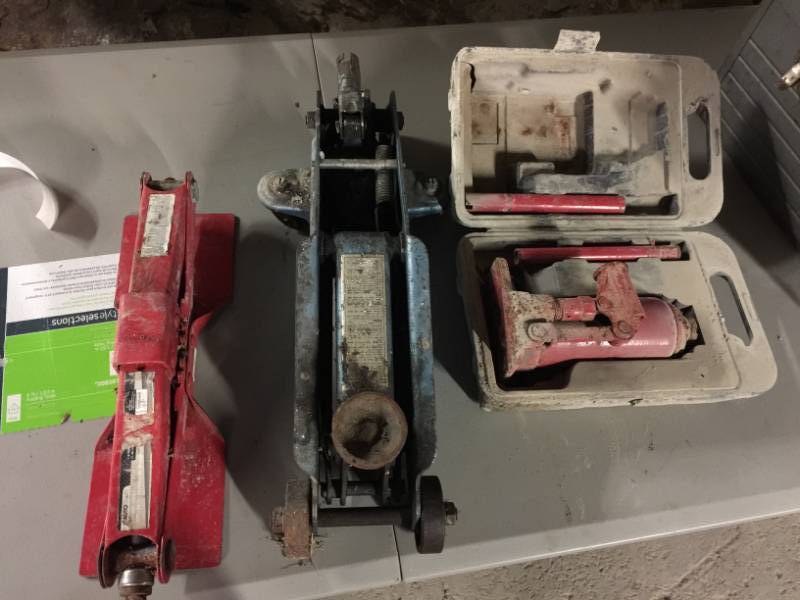 lot 2069 image: Bottle Jack. Floor Jack and Scissor Jack