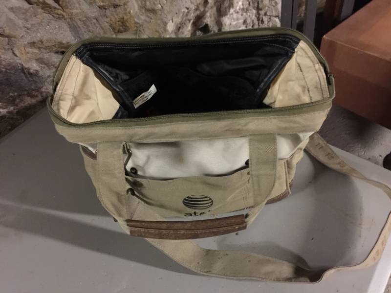 lot 2072 image: At&t Bag and Contents